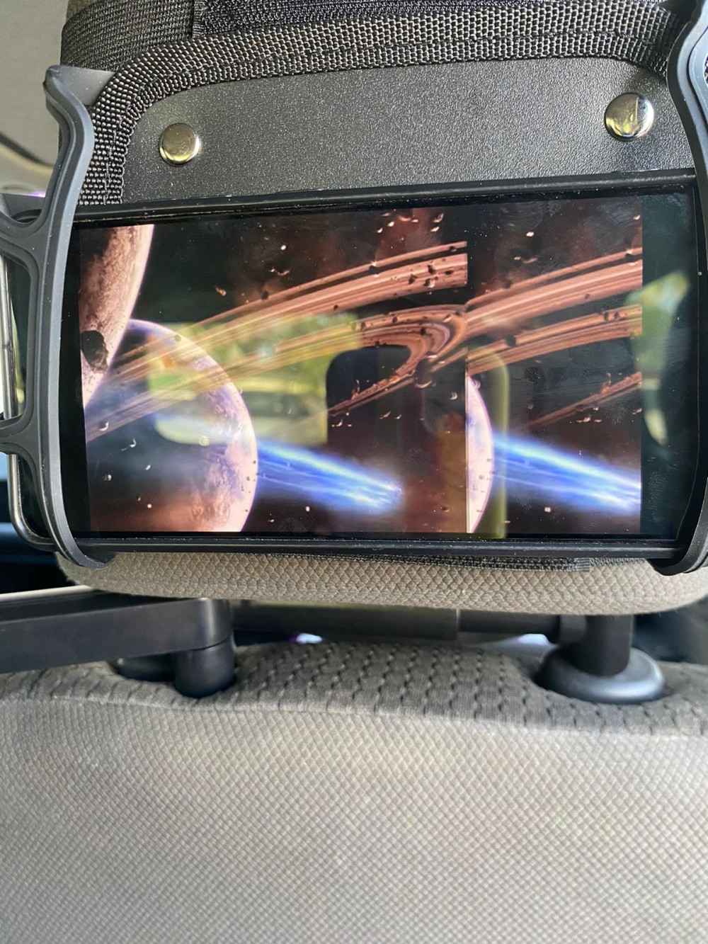 Head rest tablet/phone holder